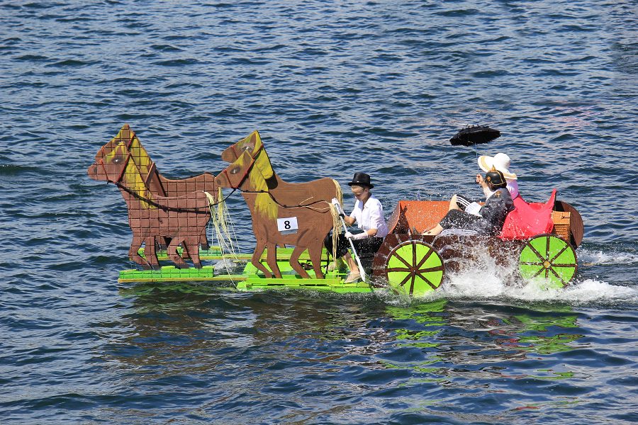 Buntes Treiben auf dem Edersee im Sommer